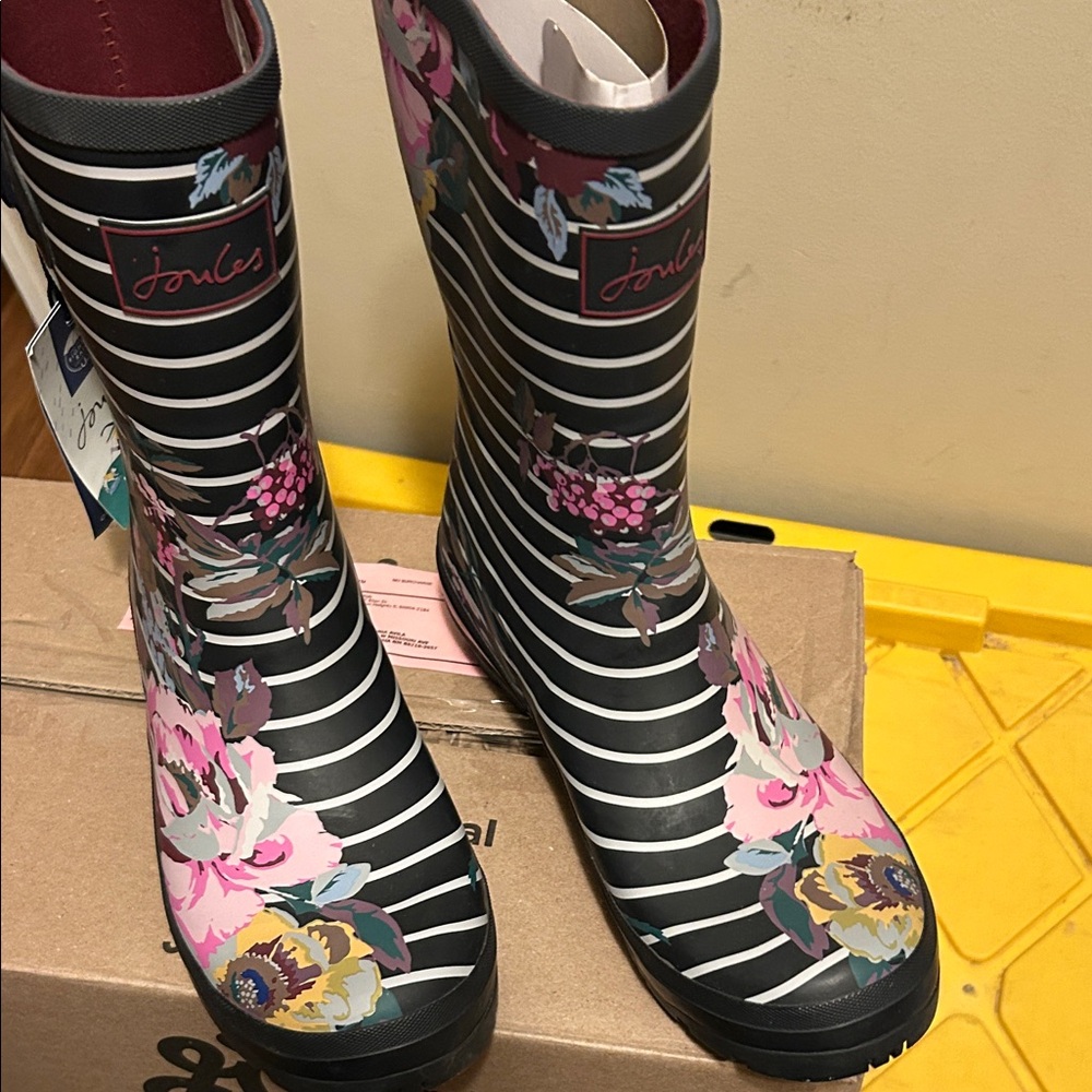 Joules Women's navy Striped Floral Boots new size 7